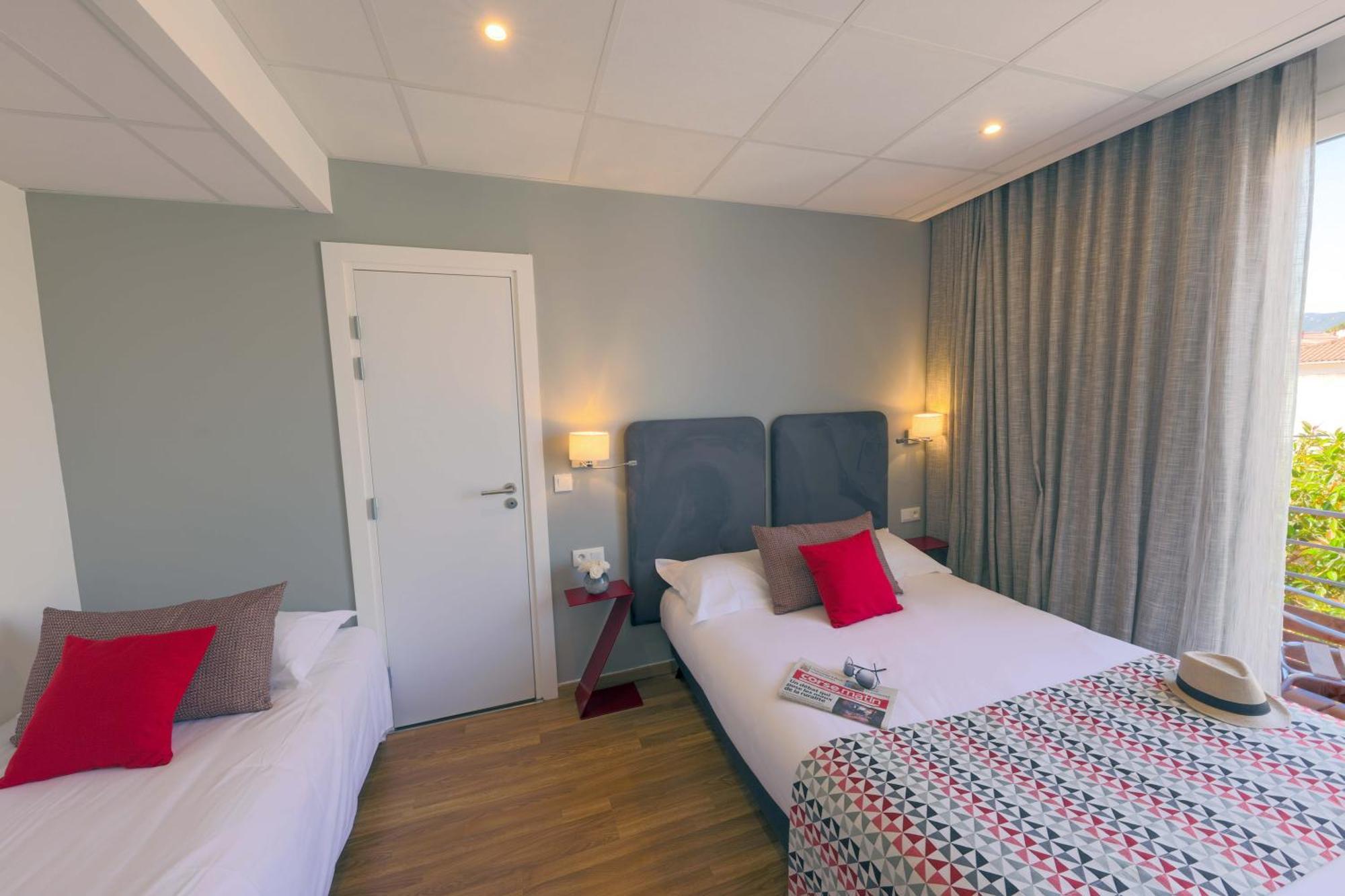 Hotel Mediterranee Calvi  Exterior photo