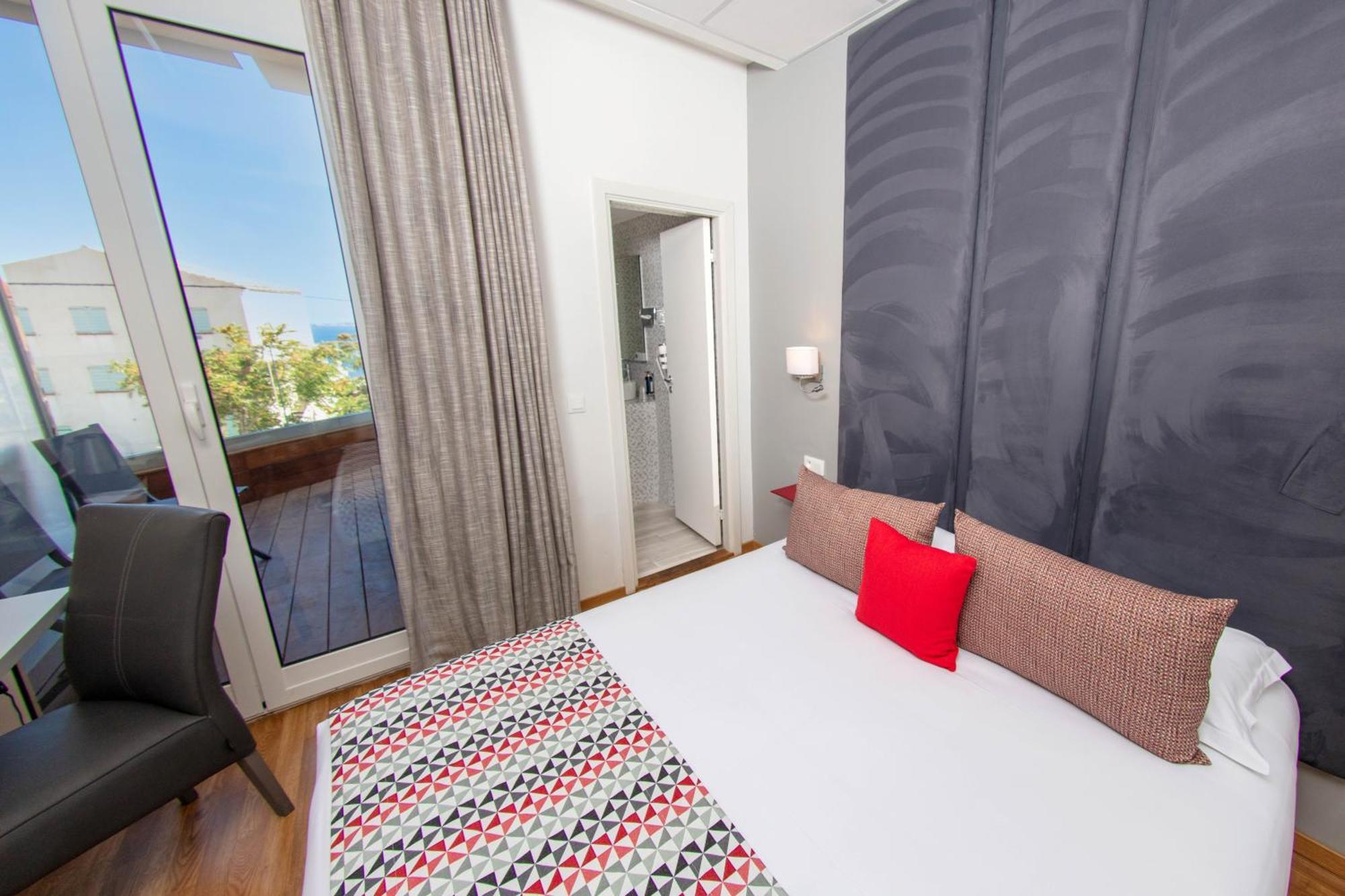 Hotel Mediterranee Calvi  Exterior photo